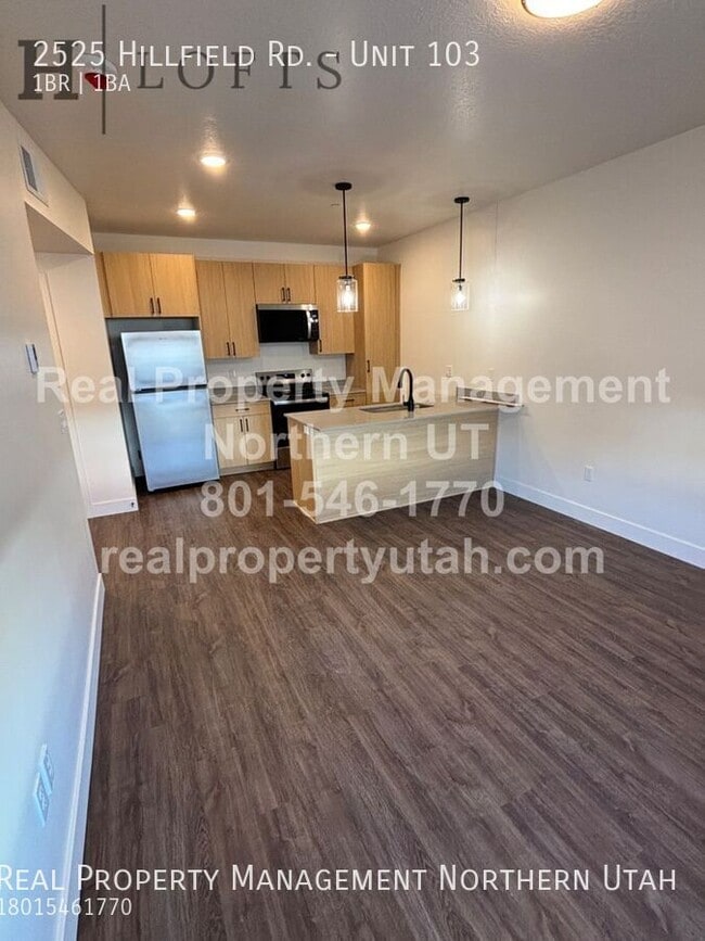 Foto del edificio - 2525 N Hill Field Rd