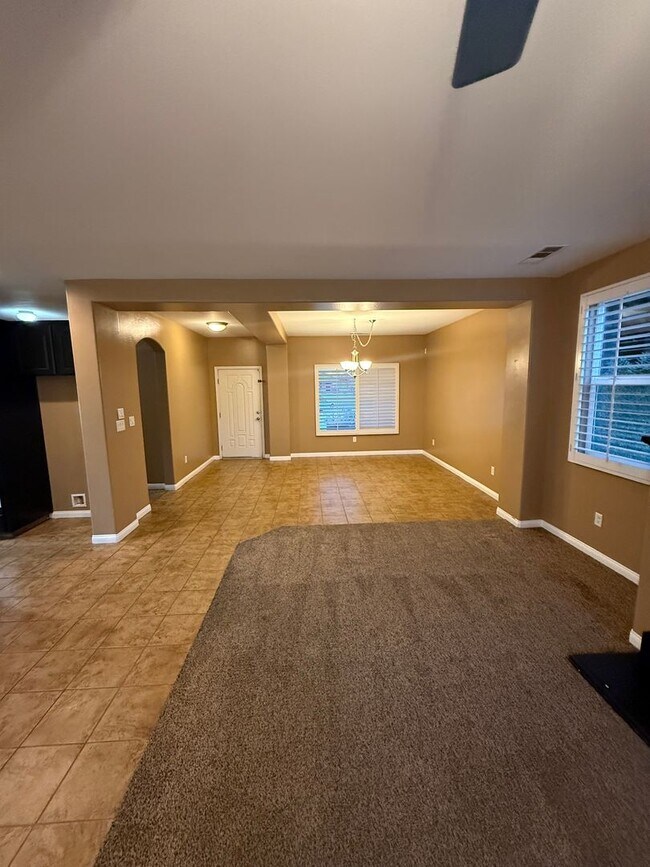 Building Photo - Spacious 4-Bedroom Home in Terra Vista