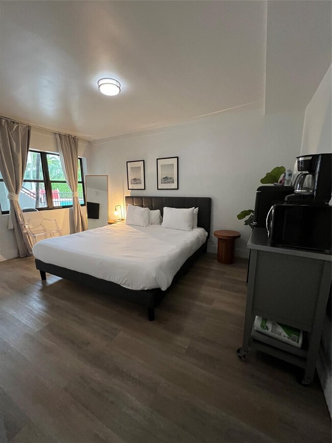 Foto del edificio - 2100 NE 33rd Ave