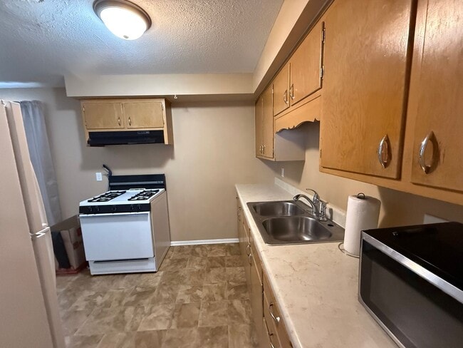 Building Photo - 2630 Kennedy Dr