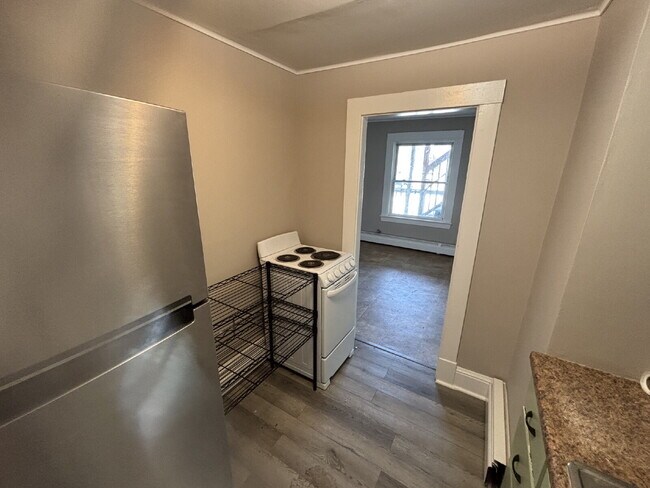Foto del edificio - Cozy & Affordable 1BR Apartment with Heat Included – Convenient Sanford Location!