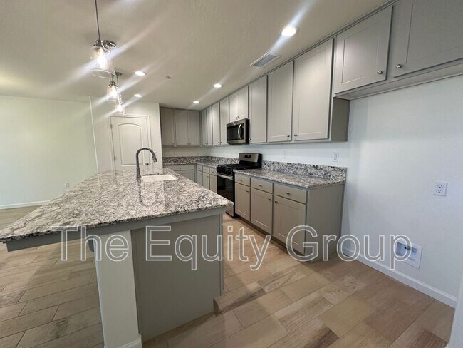 Building Photo - 1850 E School Ave