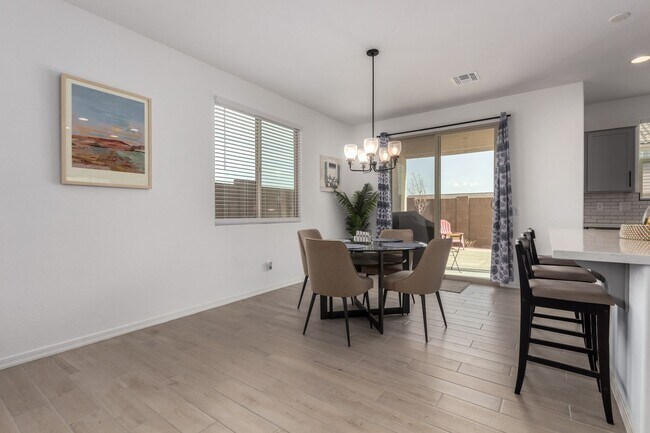Foto del edificio - Newer Home! Northwest Valley Location!