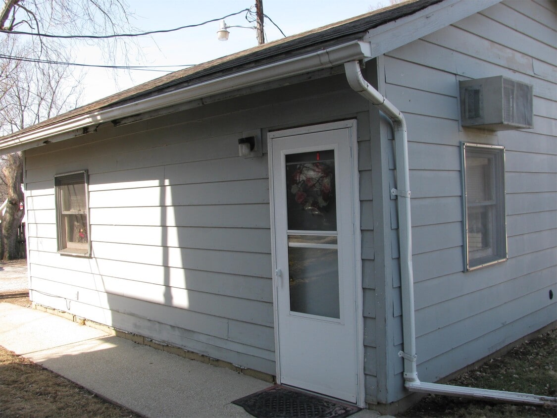 2320 E University Ave Unit 6, Urbana, IL 61802 Room for Rent in