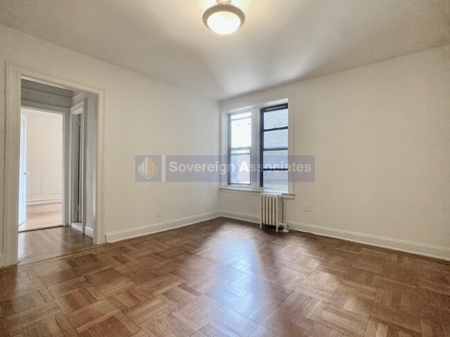 Foto del edificio - 282 Cabrini Blvd
