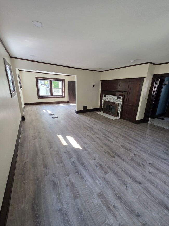 Building Photo - 39 Rugby Ave