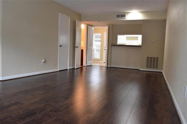 Building Photo - 6410 Del Monte Dr