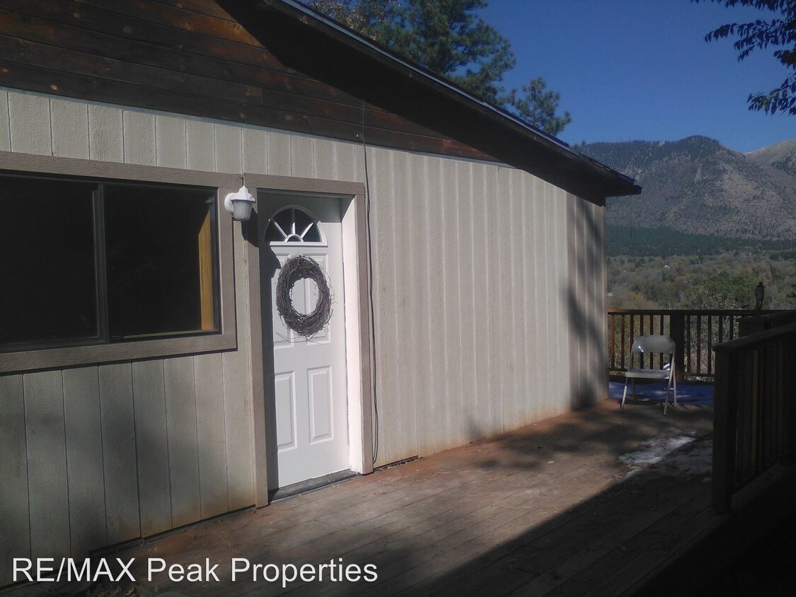 Primary Photo - 1718 E Mountain View Ave