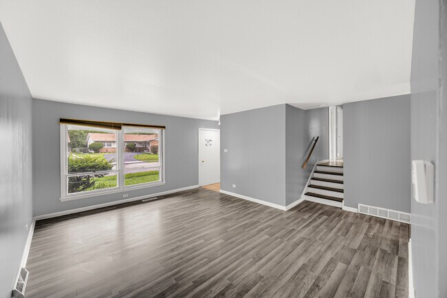 Building Photo - 17618 Grandview Dr