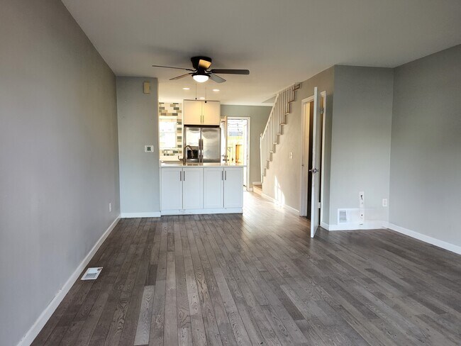 sala de estar - 1811 S Quebec Way