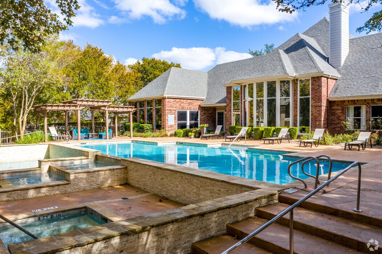 Whispering Creek Villas Apartments 5303 Hamilton Wolfe Rd San Antonio, TX