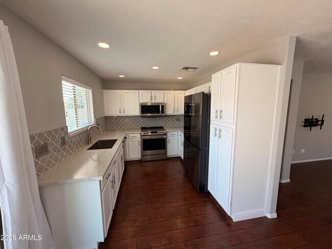 Building Photo - 17520 W Watson Ln