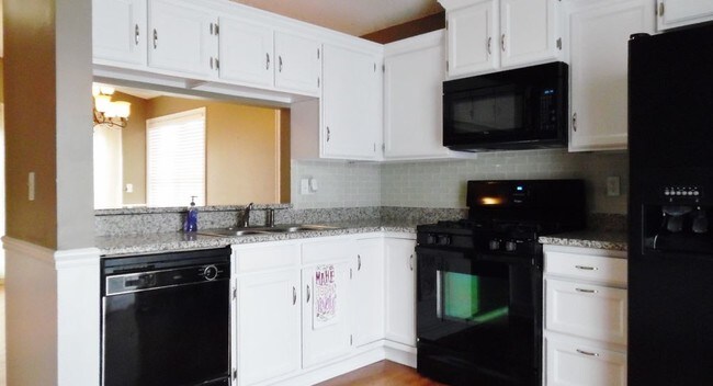 Foto del edificio - 8320 Sassafras Dr.