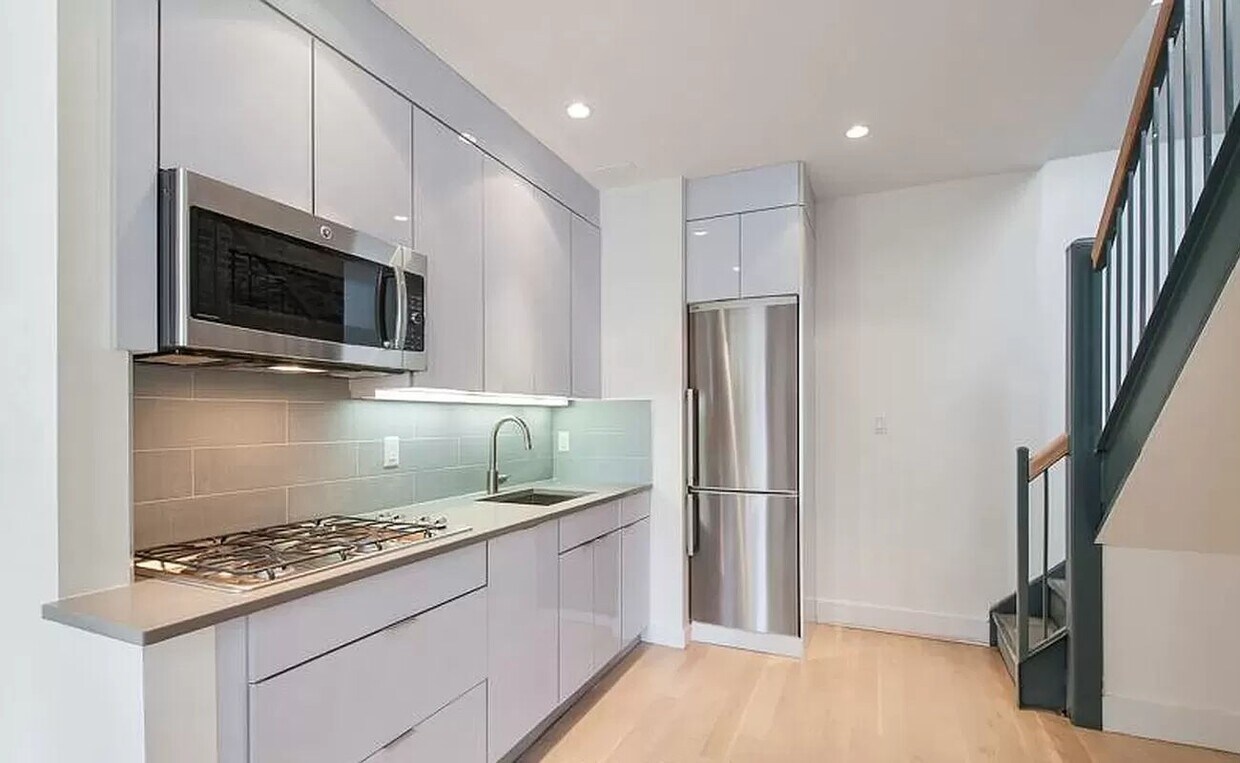 Primary Photo - 243 East 2nd Street
