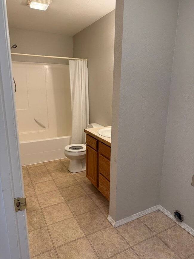 Building Photo - 1033 N River Rock Dr