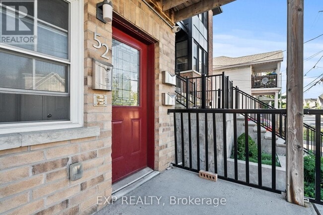 Building Photo - 52 Champagne Ave S