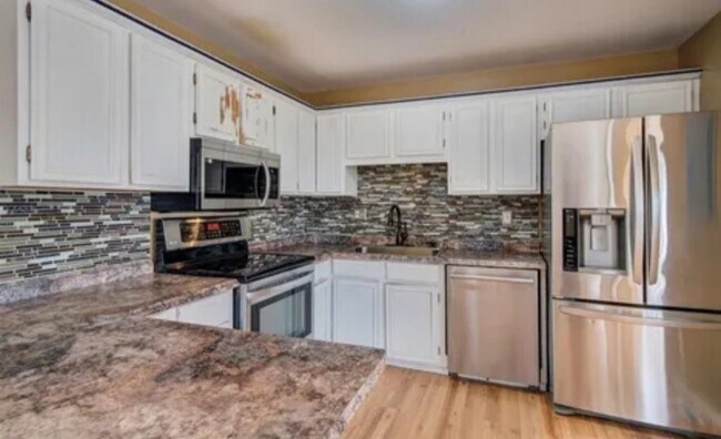 Foto del edificio - 6773 Dale Rd