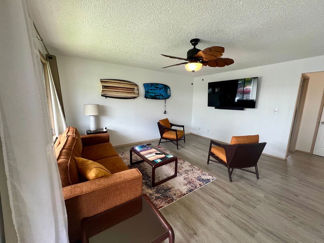 Foto principal - Fully Furnished 2 Bed, 1 Bath Condo – Prim...