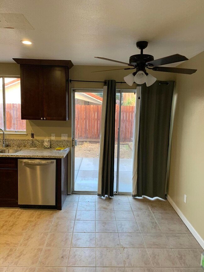Building Photo - 52900 Avenida Navarro
