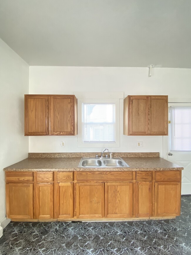 Building Photo - 440 Knox Ave