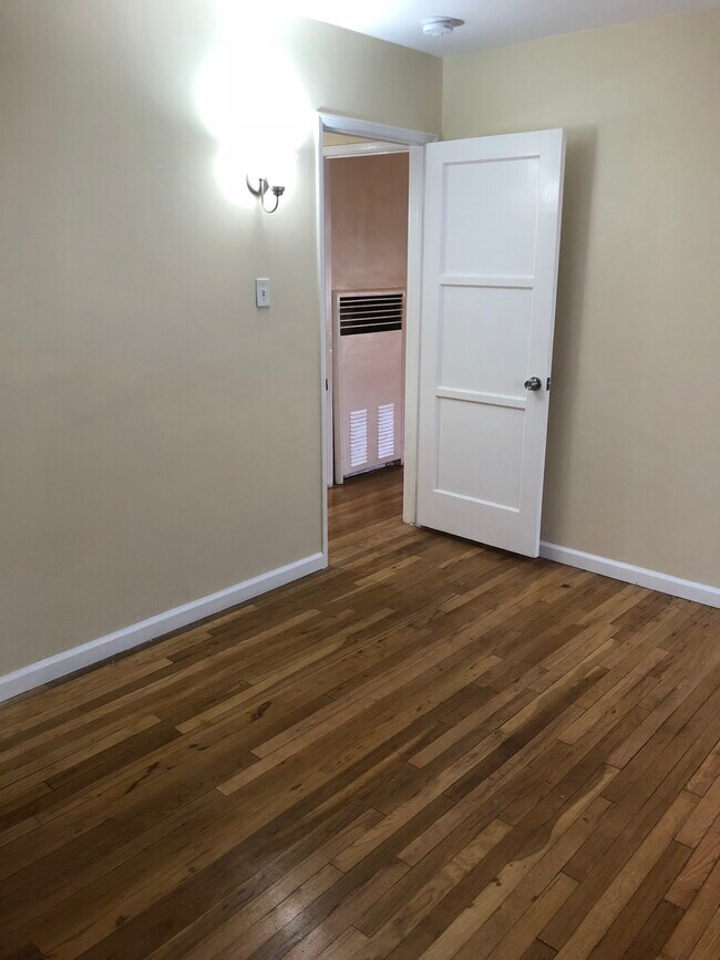 Foto del edificio - 607 N Rosemary Ln