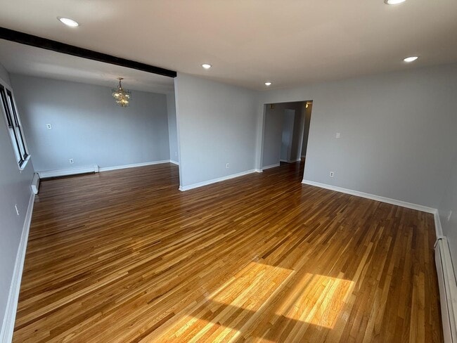 Building Photo - 4 Sayles St