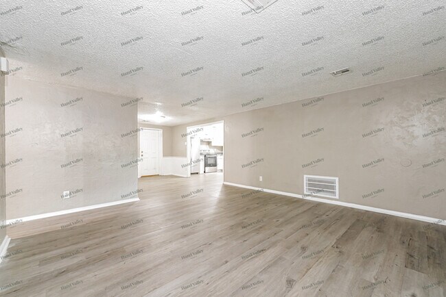 Foto del edificio - 1100 Locust Dr