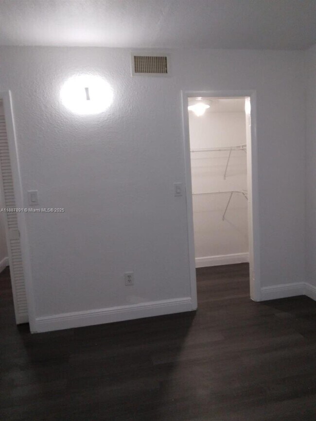 Building Photo - 14850 Naranja Lakes Blvd