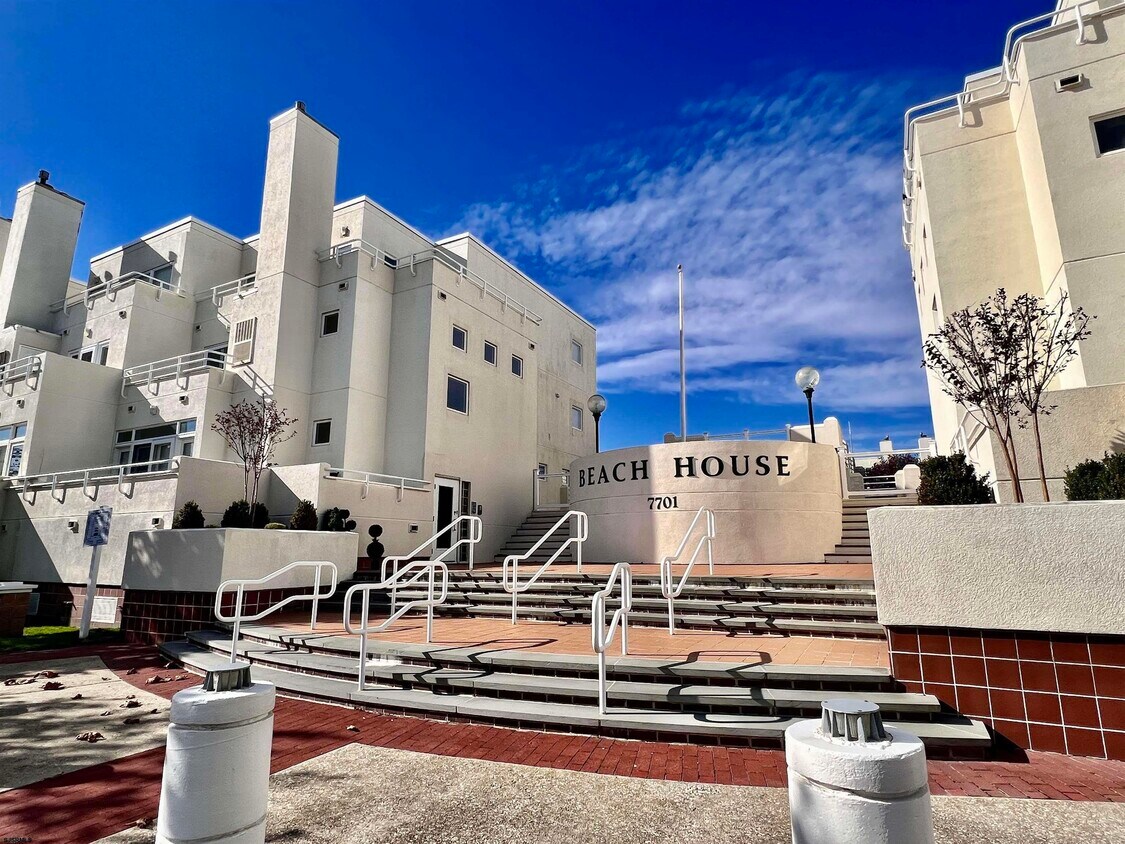 Foto principal - 7701 Atlantic Ave
