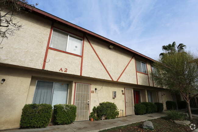 Building Photo - Planz Road Apartments
