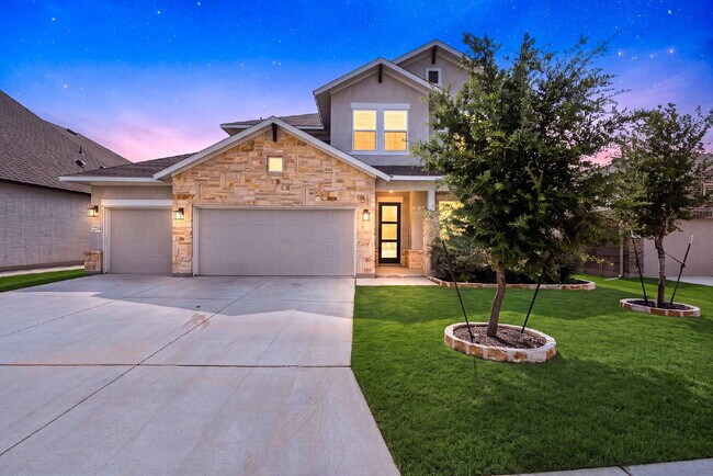 Foto del edificio - Greenbelt. 3 Car Garage. Built In Dog Room.