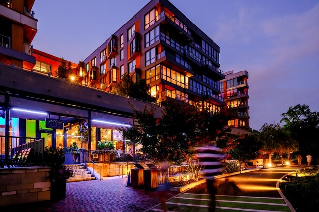 Building Photo - Riverpoint