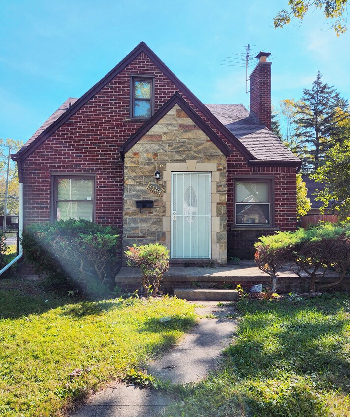 Primary Photo - 18314 Fenton St