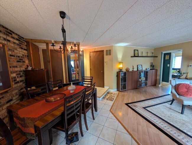 Foto del edificio - 5965 Lakeside Pl