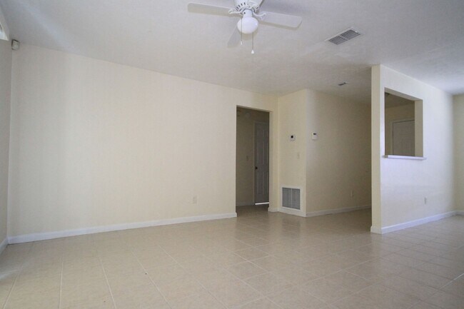 Building Photo - Lovely 3 bd/2 ba home in Summerfield!