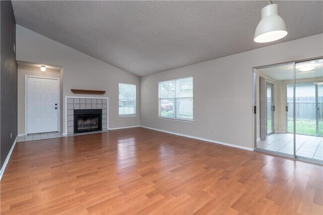 Building Photo - 6012 Baton Rouge Dr
