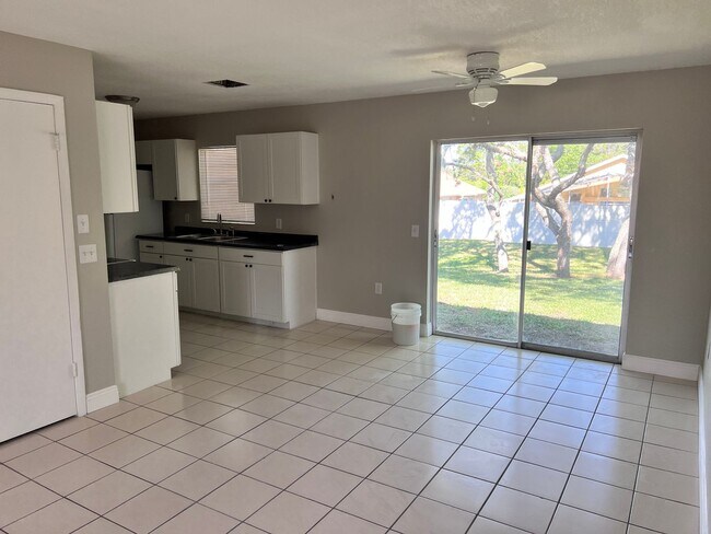 Foto del edificio - Nice 3/2/1 located in Spring Hill