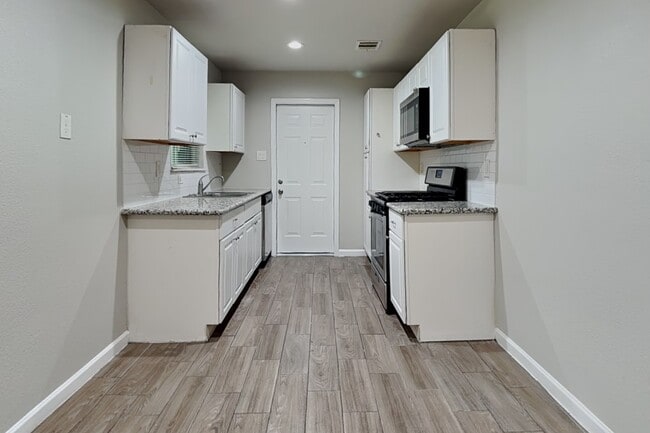 Building Photo - 4523 Bayou Vista Dr