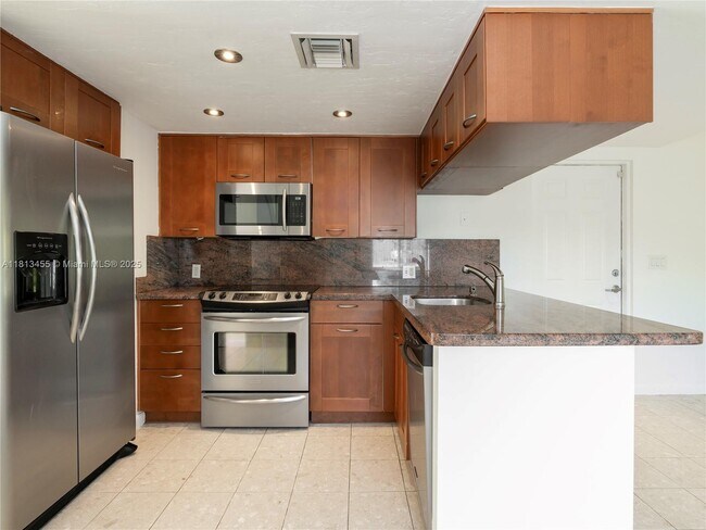 Foto del edificio - 1323 NE 5th Ave