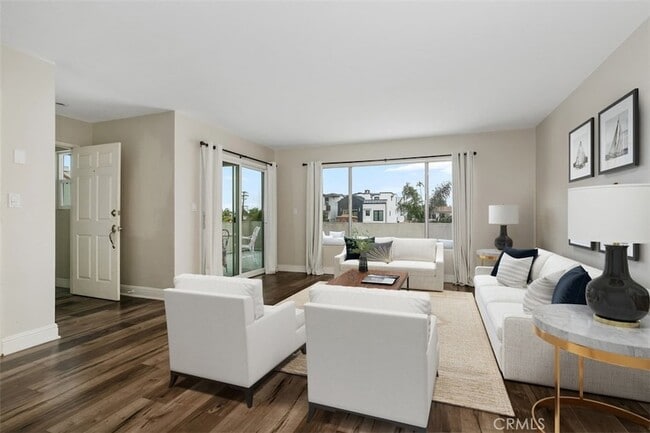 Building Photo - 420 1/2 Narcissus Avenue Unit