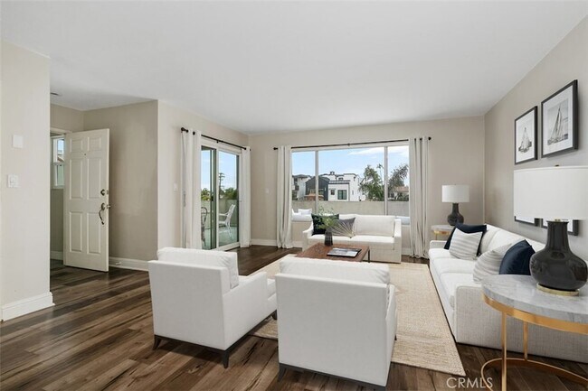 Foto del edificio - 420 1/2 Narcissus Avenue Unit