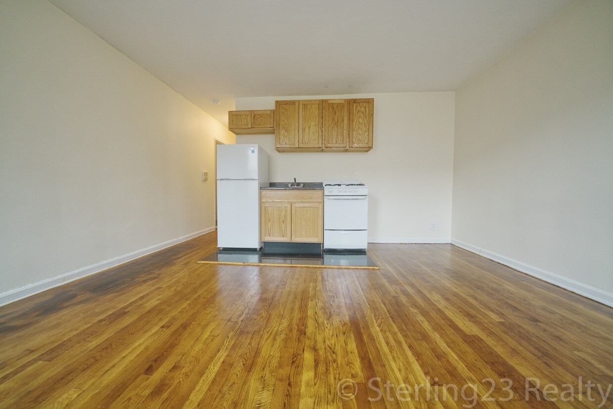 Primary Photo - 43-18 44th St