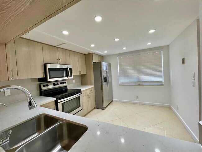 Foto del edificio - 3403 Bimini Ln