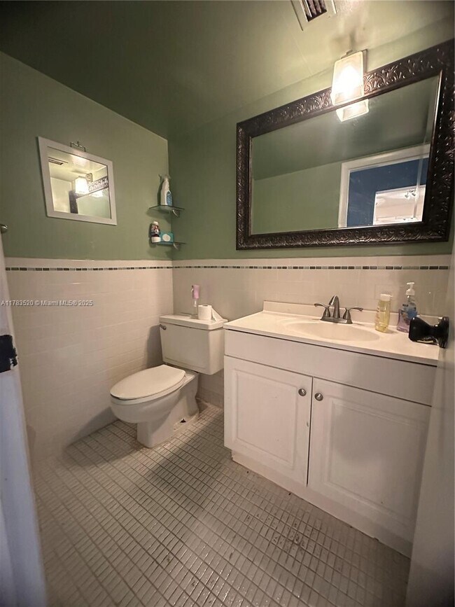 Foto del edificio - 1470 NE 125th Terrace