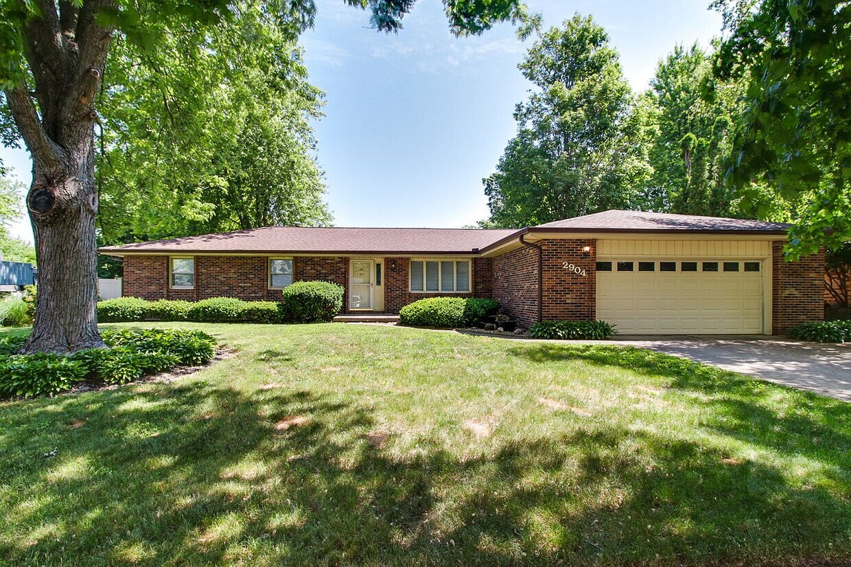 2904 Capen Dr, Bloomington, IL 61704 House Rental in Bloomington, IL