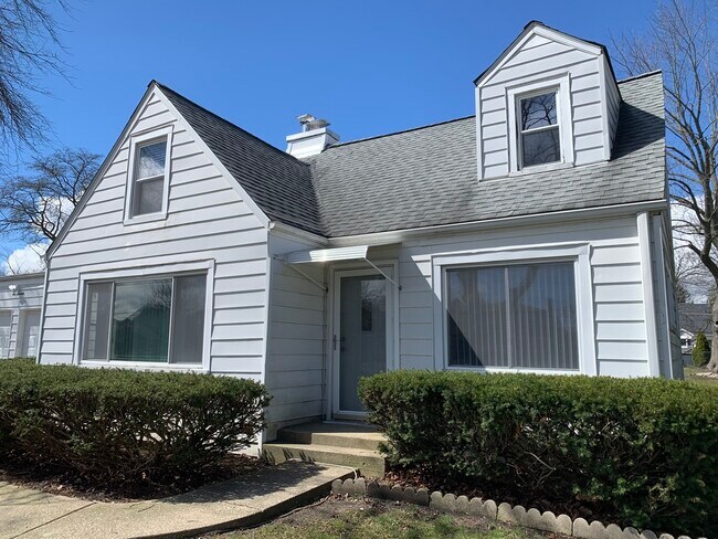 Building Photo - 670 Pfingsten Rd