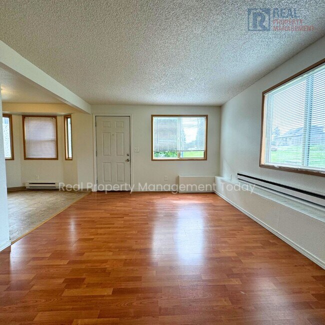 Foto del edificio - Sign lease for November and get $250 OFF M...
