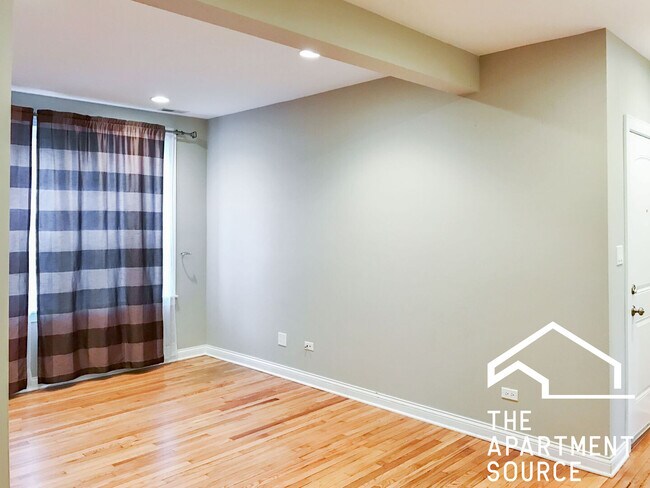 Building Photo - 3810 N Marshfield Ave