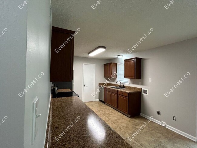 Foto del edificio - 8651 Southaven Cir W