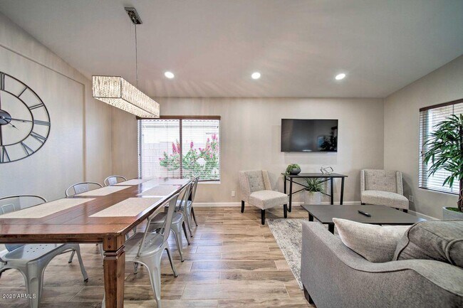 Building Photo - 6752 W Crabapple Dr